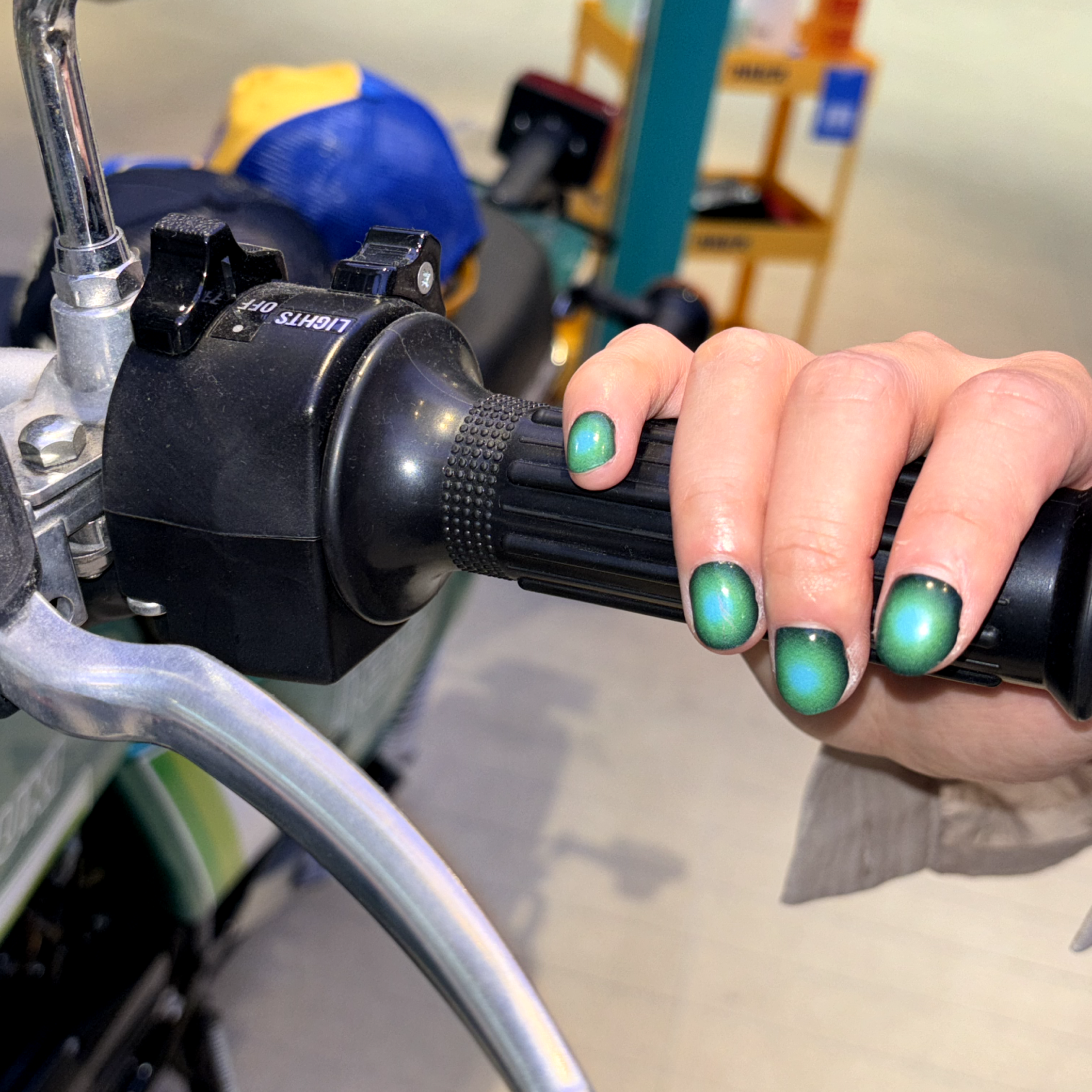 PUTTHEMINACOFFIN x UUUUU