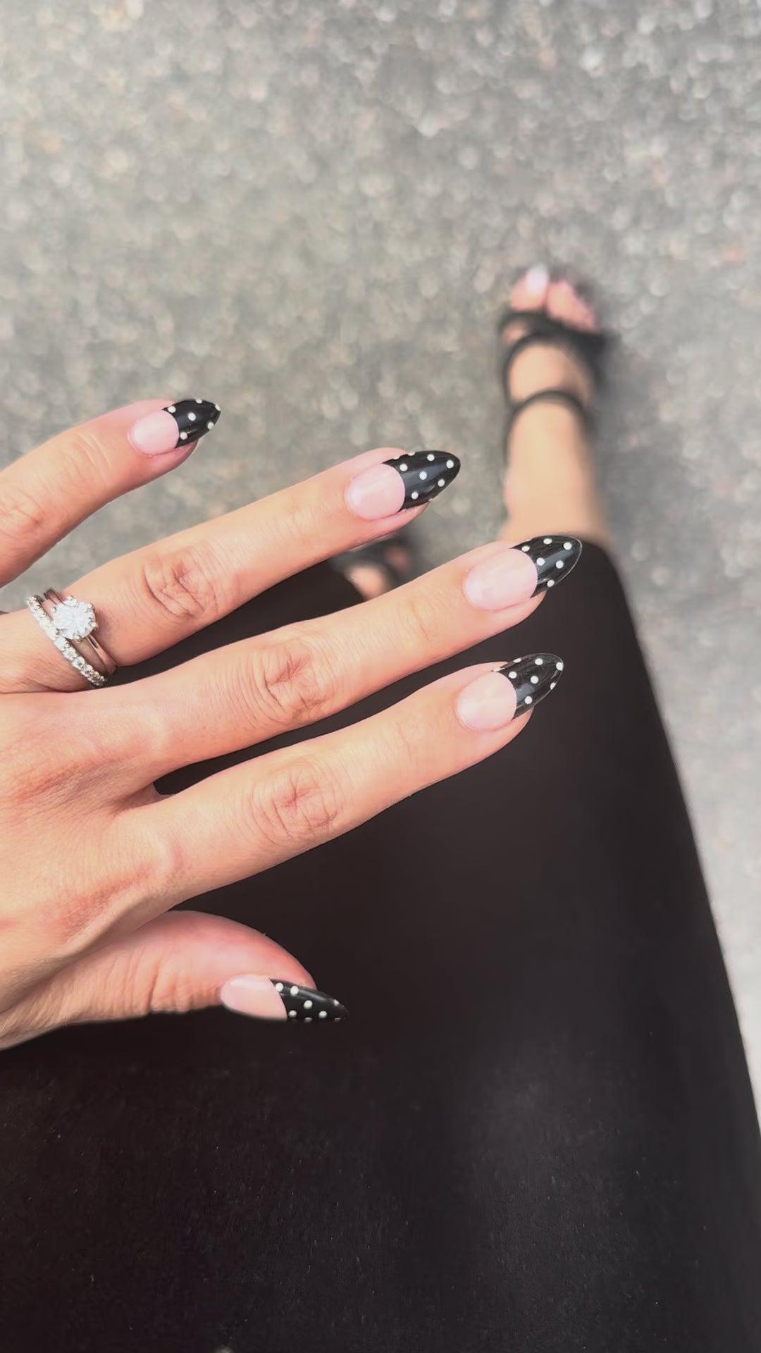 加载视频：Black dot french