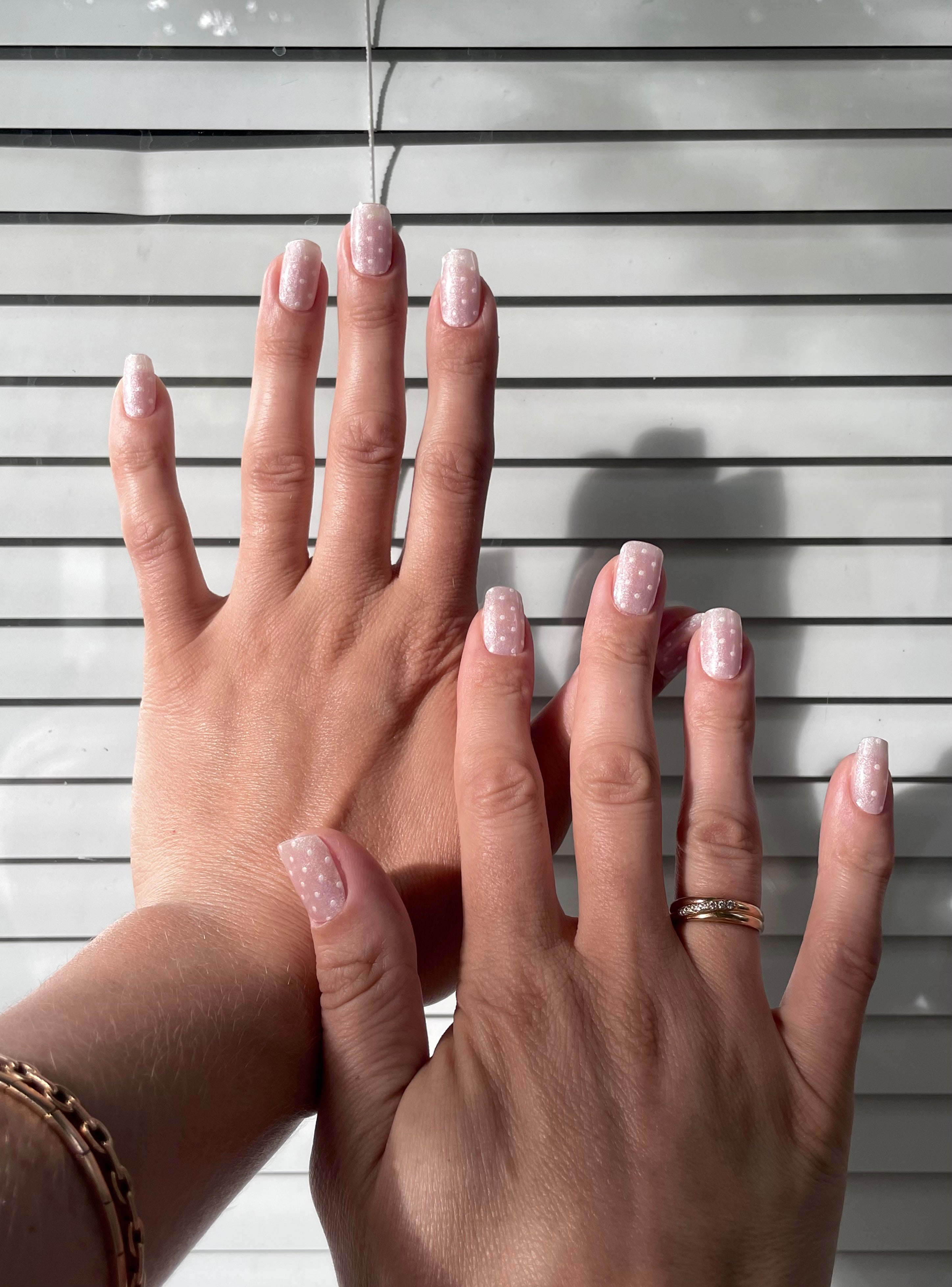 글레이즈드 도트 Glazed dots